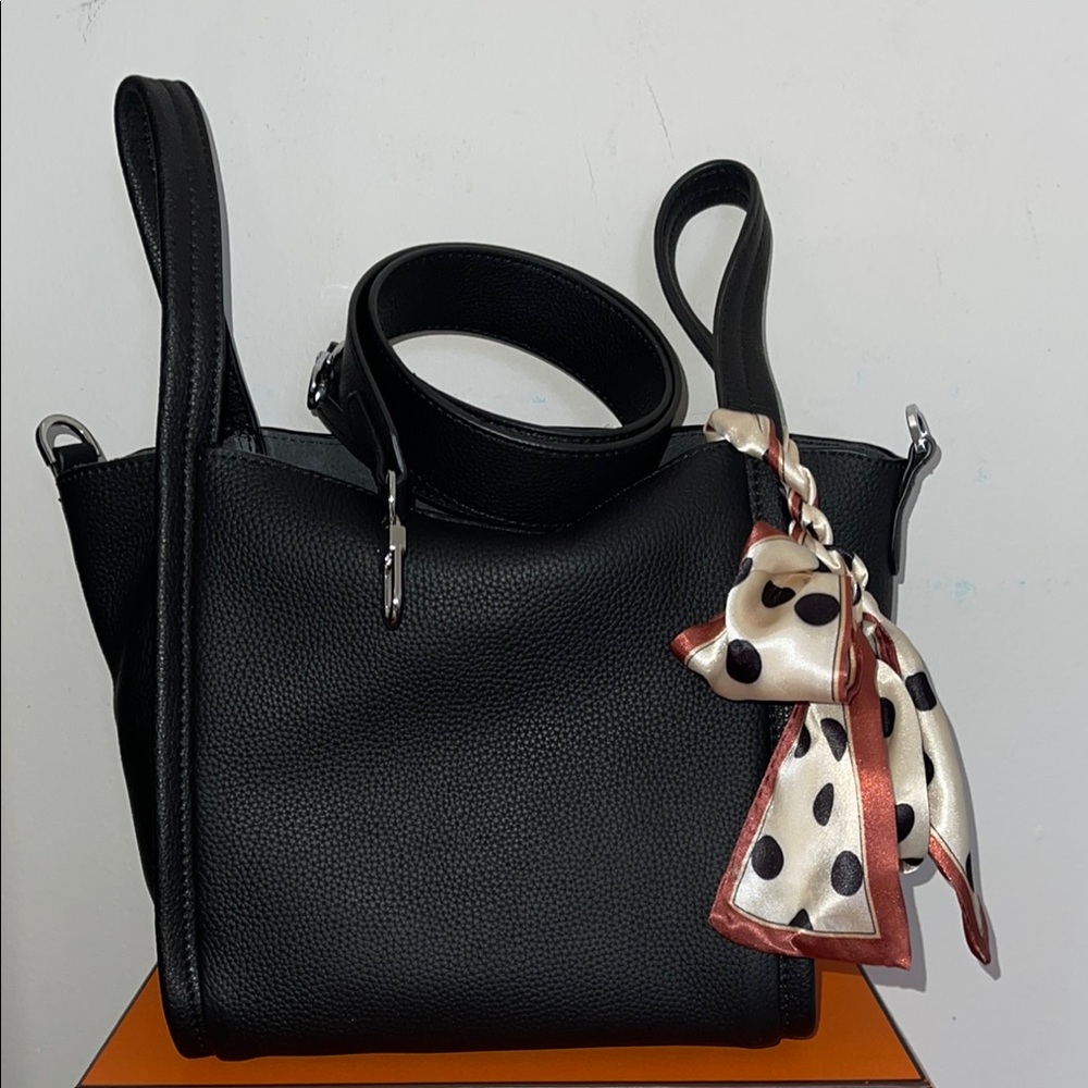 Elegant Black Leather Tote Bag ( preloved)
